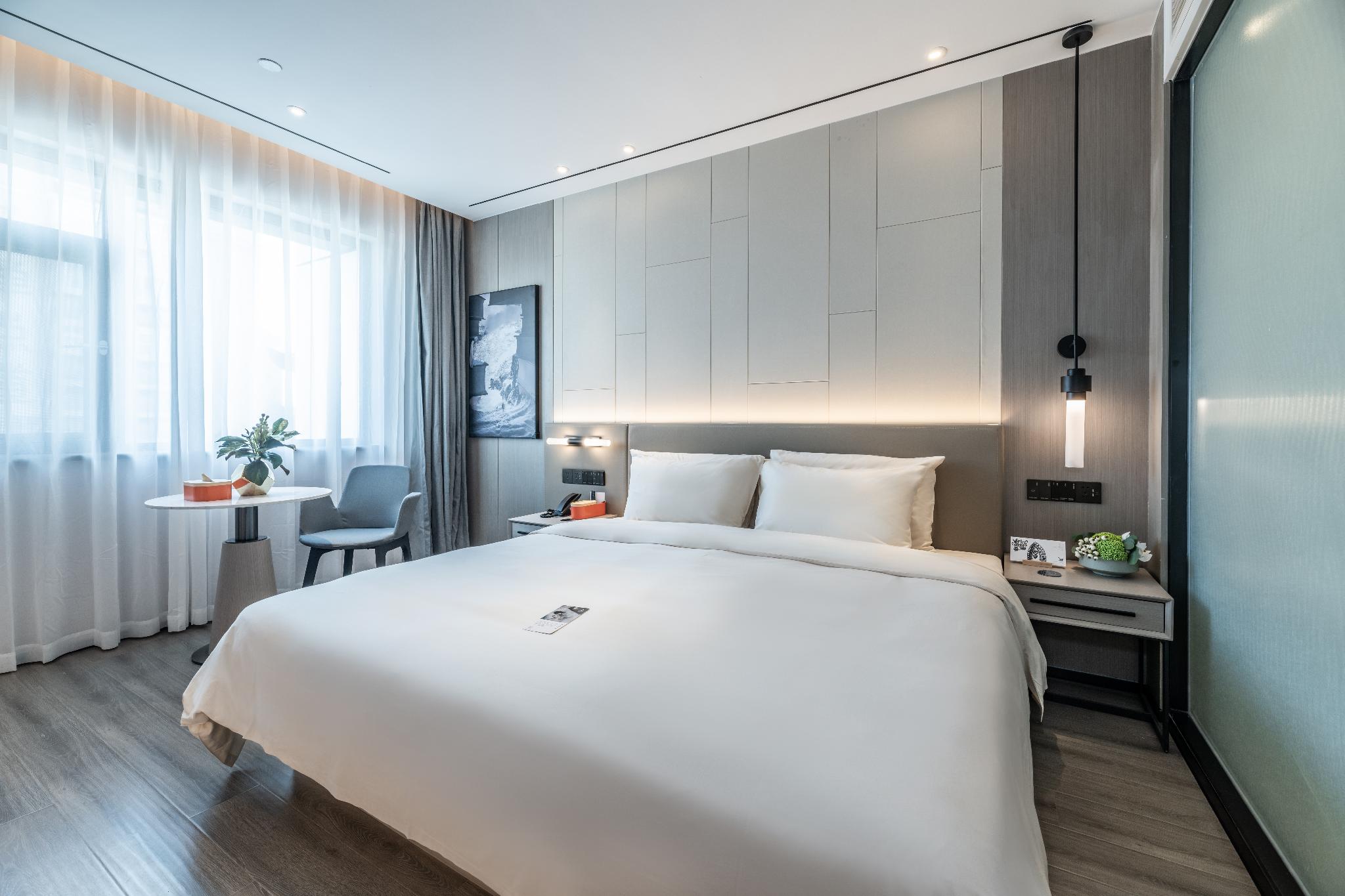 行政大床房（投屏电视+顶喷花洒）