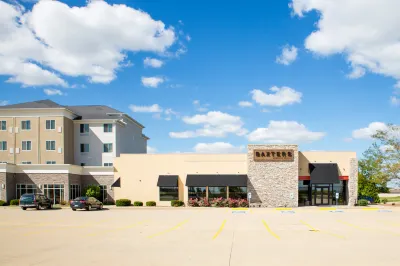 Holiday Inn & Suites BLOOMINGTON-AIRPORT by IHG のホテル