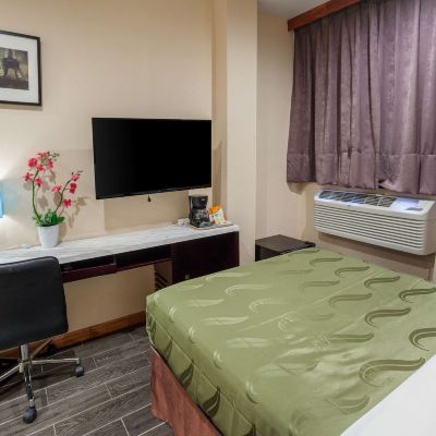 Room With Double Bed-Non-Smoking Quality Inn Near Sunset Park Promo Code