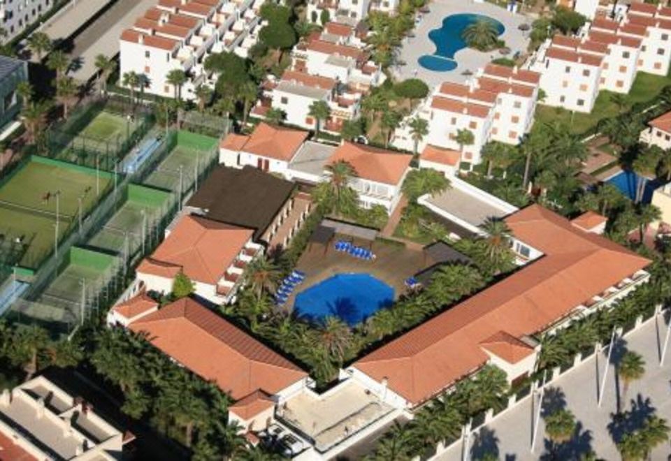 an aerial view of a residential area with multiple houses , a pool , and a tennis court at Estival Park Silmar