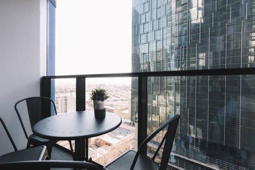 带阳台的两卧室公寓