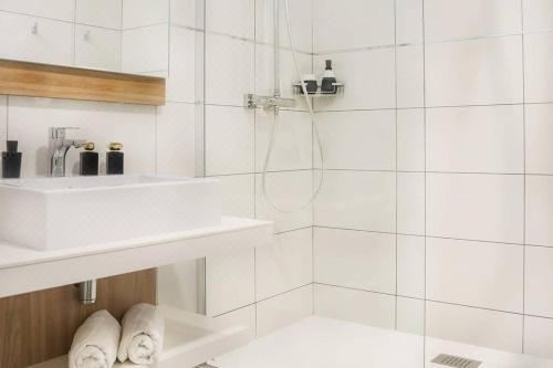 带山景的双人间