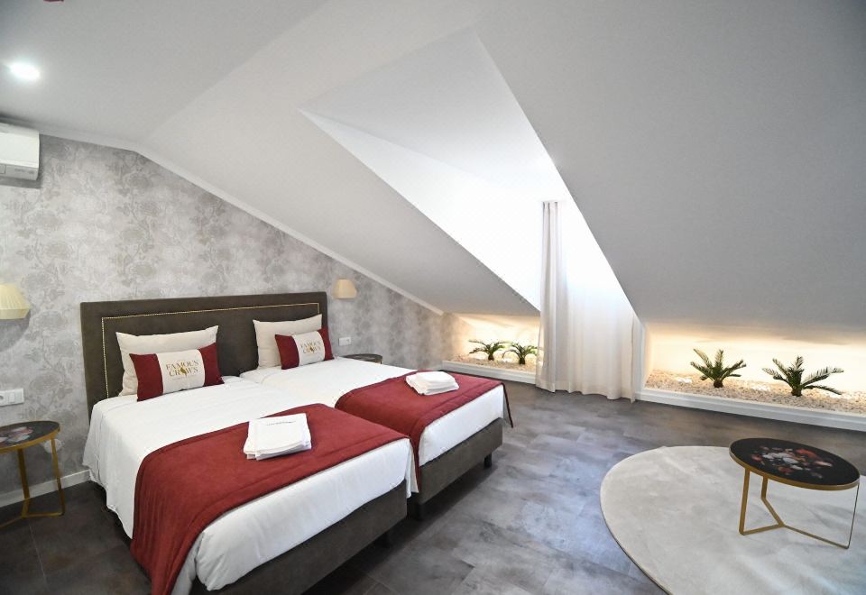 双人或双床房，独立衞浴，低天花板（4楼）