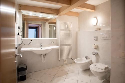 带山景的双人间