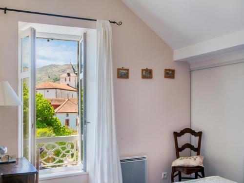 带山景的双人间