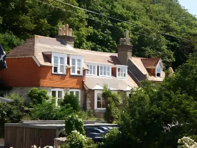 Bishops Cottage Hotels in 