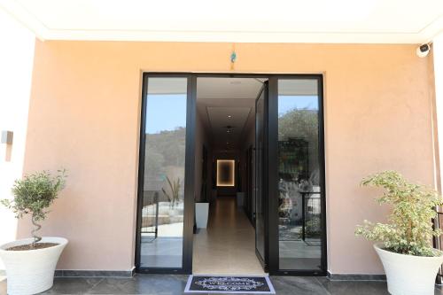 带阳台的三人房