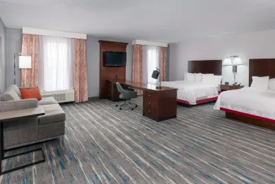 Hampton Inn & Suites Orlando Airport @ Gateway Village Отели в г. 