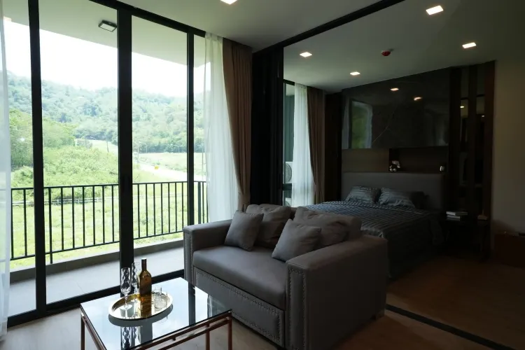 Luxury Condo, 1 King Bed With Sofa Bed, Balcony, Mountain View