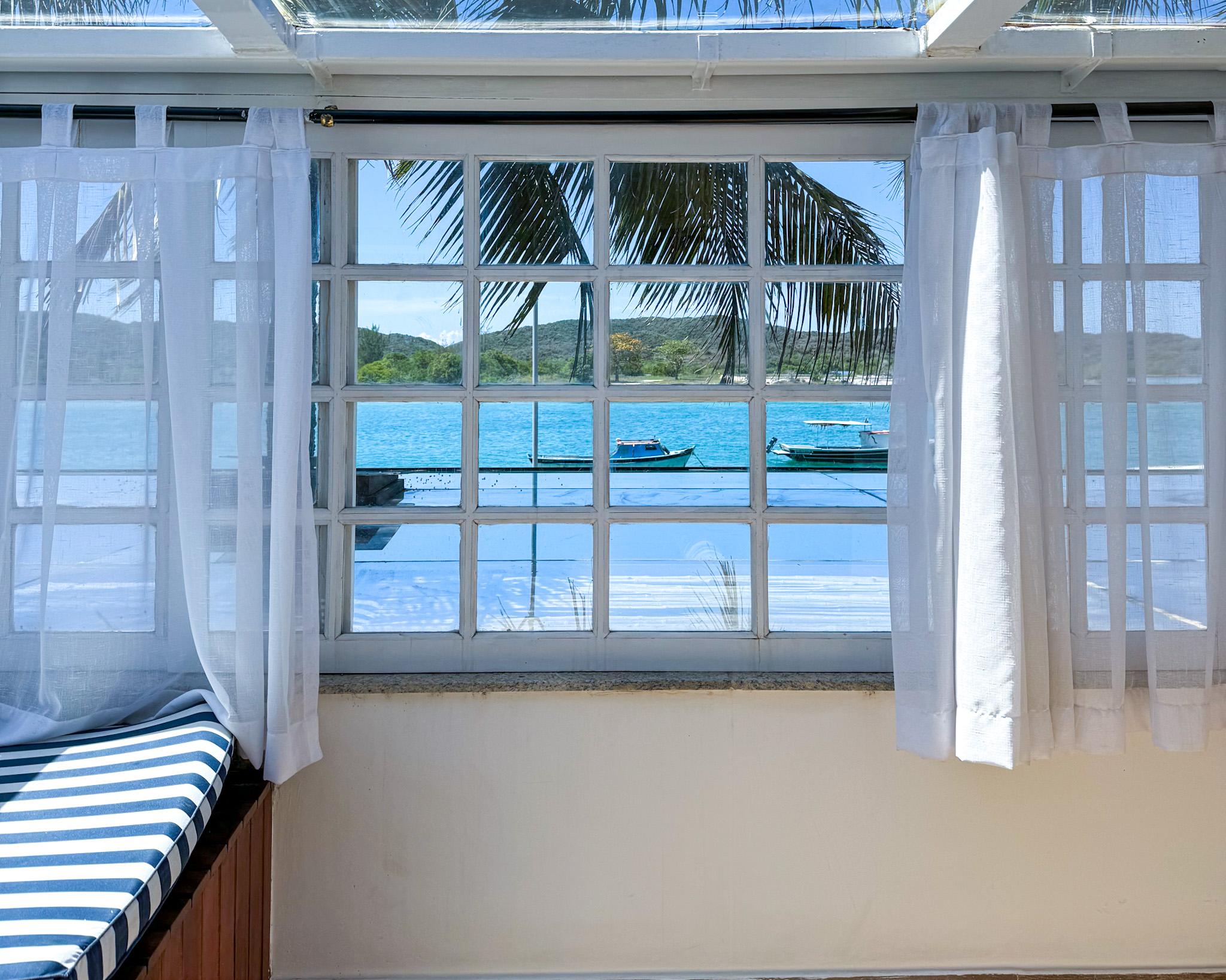 行政套房， 1 张大床， 湖景