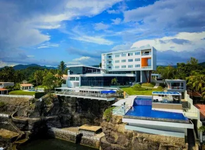 Acantilados Hotels in 