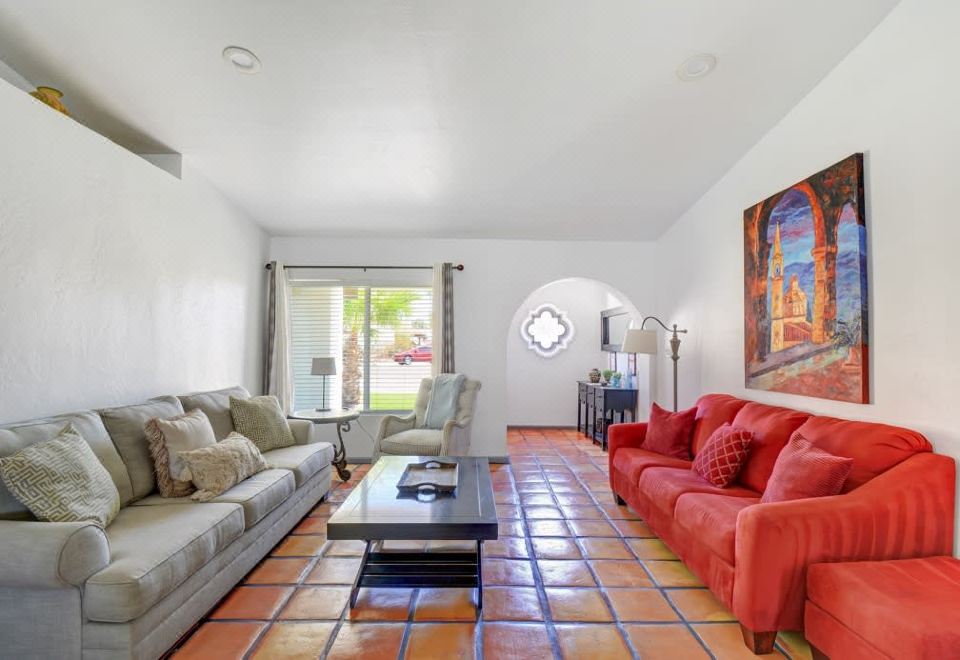 Luxurious Pool And Hot Tub Oasis-Stunning Private Retreat