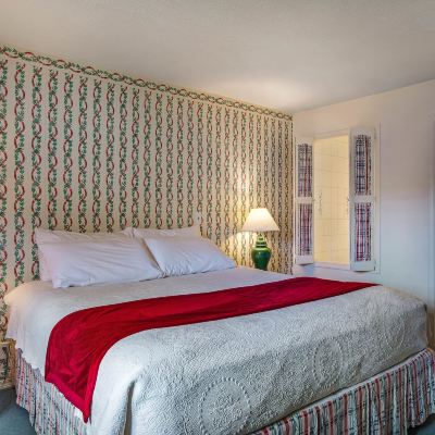 Miss Elly Suite Auld Holland Inn Promo Code