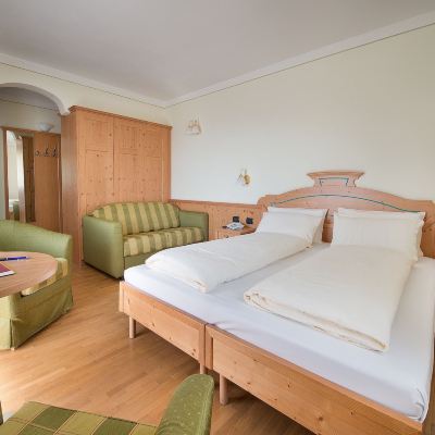Deluxe Suite, 1 Bedroom, Bathtub, Lake View Hotel Interalpen Promo Code