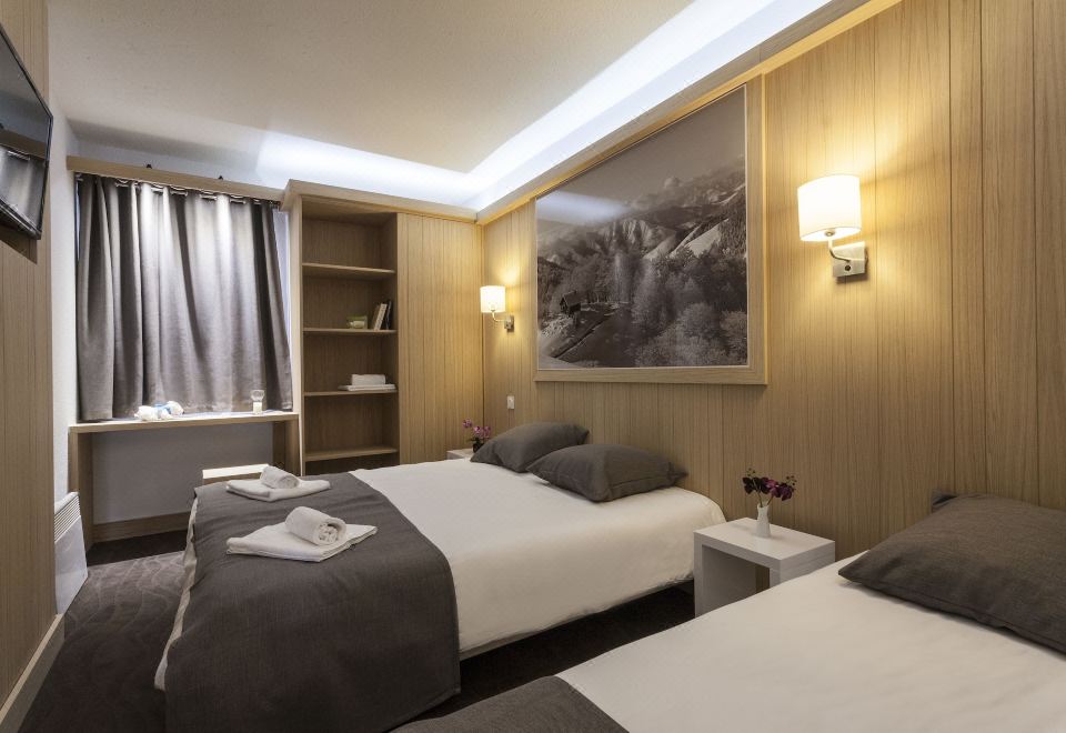 三人跑道景观房