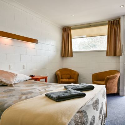 Queen Room Byer Fountain Motor Inn Promo Code
