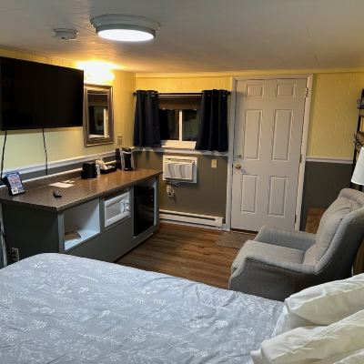 Standard Queen Room-Non-Smoking Sunset Motel of St. Ignace Promo Code