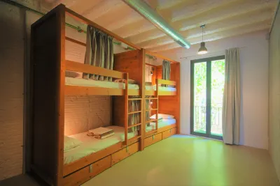 Ten to Go Hostel Hotel di 