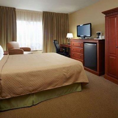 Standard Queen Room-Non-Smoking Quality Inn & Suites P.E. Trudeau Airport Promo Code