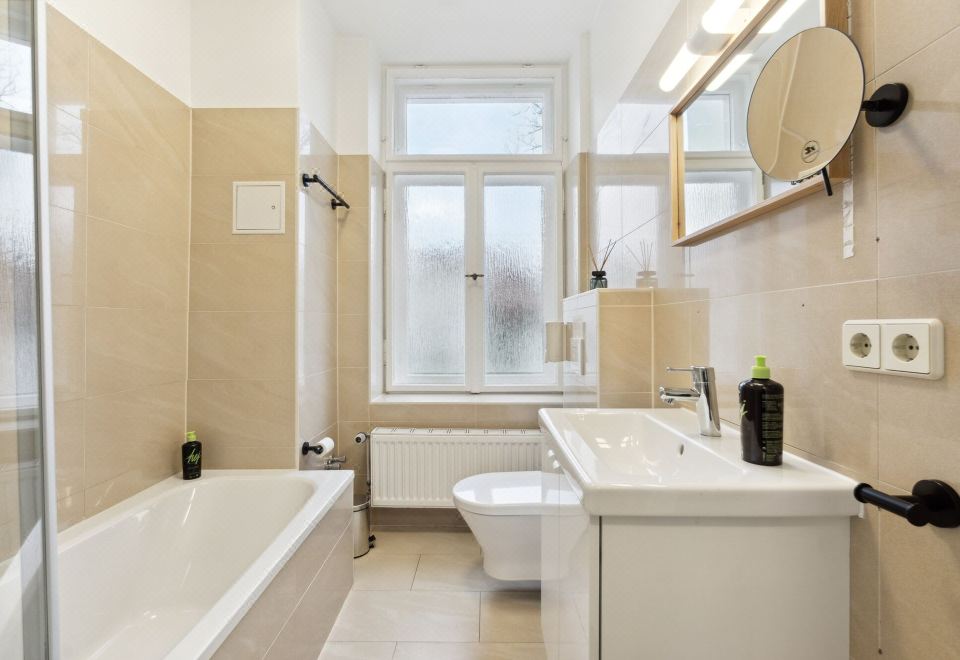 两卧室套房 - 带阳台