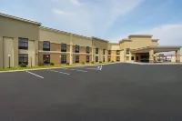 Clarion Inn & Suites Hotele w: 