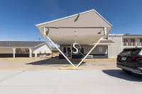 Circle S Motel Cozad I-80 のホテル