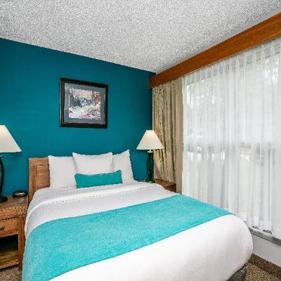 One Bedroom Suite 3 Beds Tonquin Inn Promo Code