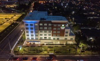 Holiday Inn Express & Suites Houston Westchase - Westheimer