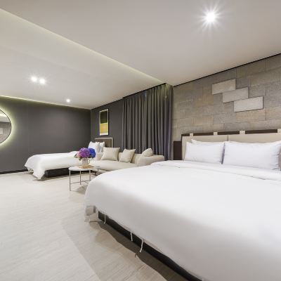 Deluxe Twin Room Hotel Quartz Promo Code