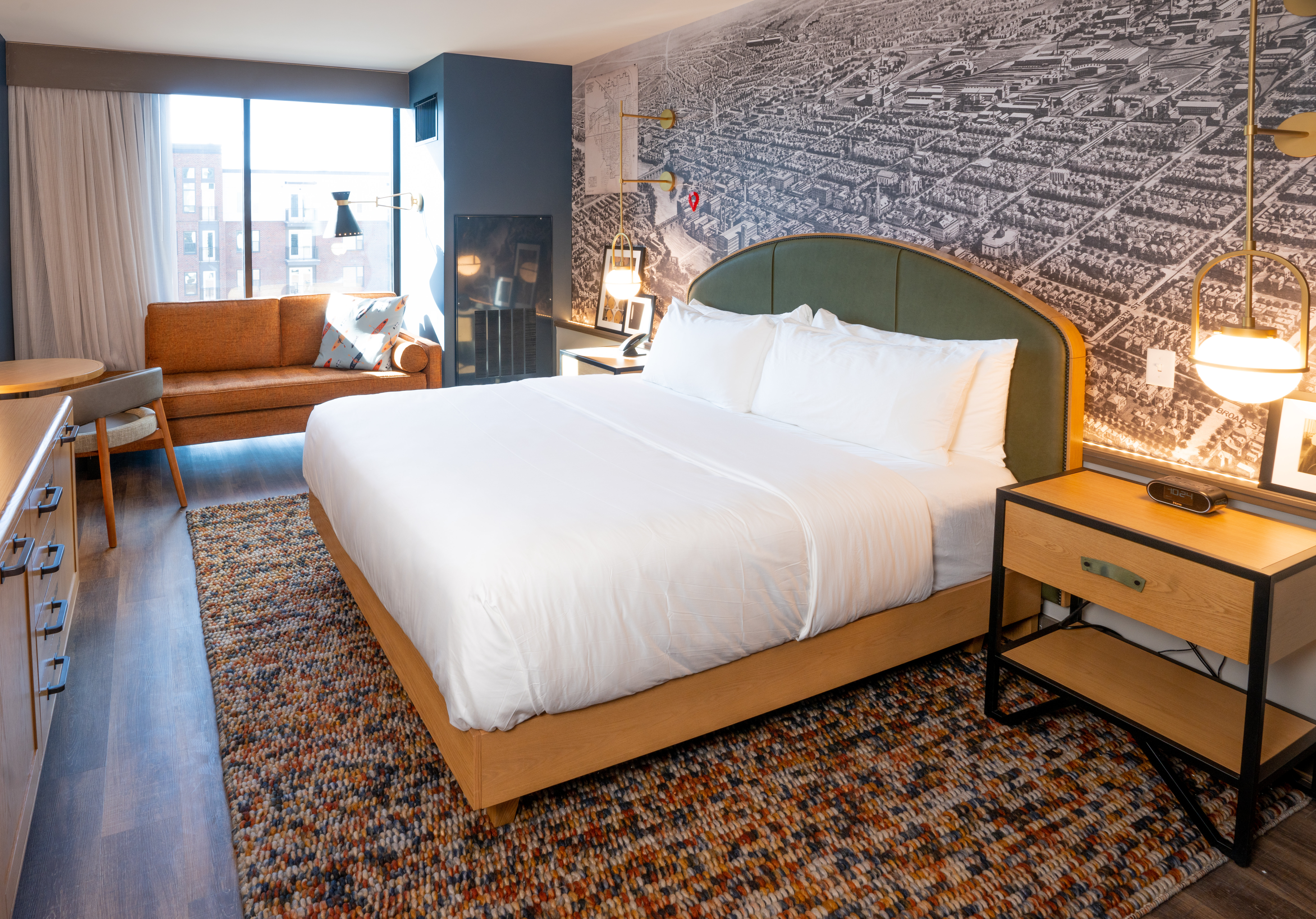 标准特大床房，带通讯无障碍的无障碍淋浴