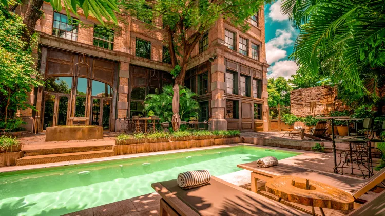 Factoria Hotel 外観