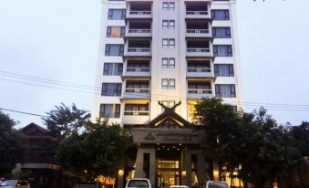 Yeak Loam Hotel