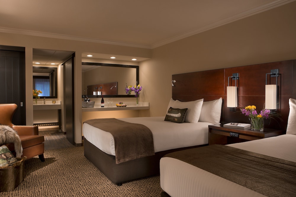 Deluxe Two Queen Room