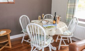 Baywood Cottage - Housity