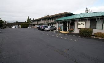 Cedarwood Inn