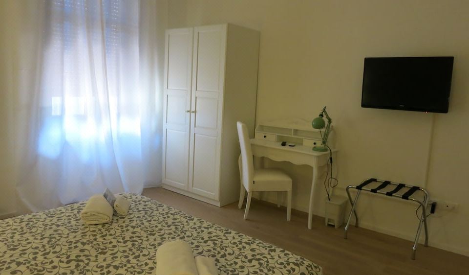 Dante Rooms and Apartment