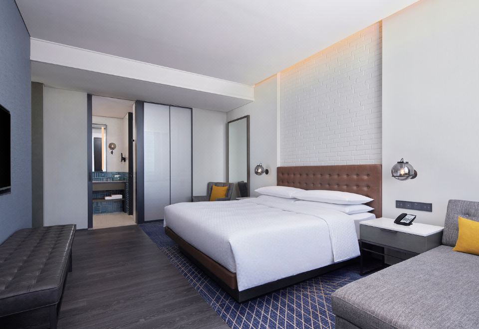 Four Points by Sheraton, Tianjin National Convention and Exhibition CenterPremier 2-bed Room