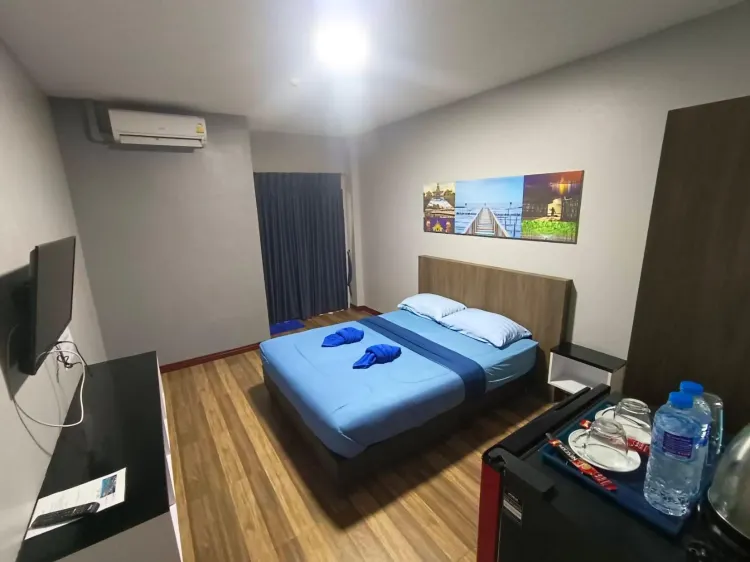 ห้องดีลักซ์ เตียงใหญ่ พร้อมระเบียง