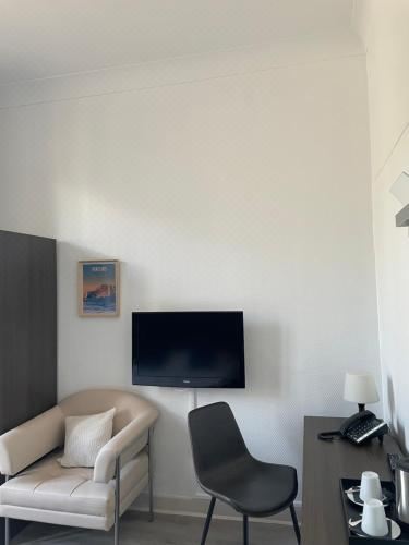 带山景的双人间