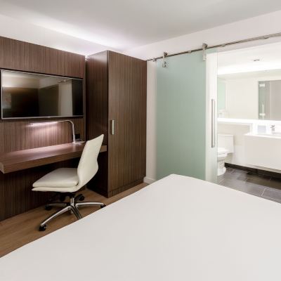 Aloft Queen Room