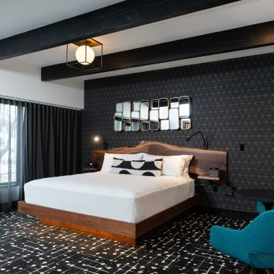 One-Bedroom Suite with Balcony Hotel Earl of Charlevoix Promo Code