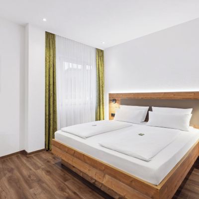 Standard Double Room-Non-Smoking Hotel Zeppelin Promo Code