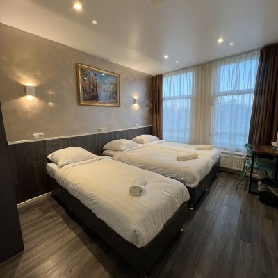 Triple Room Orange Tulip Hotel Amsterdam - Hostel Promo Code