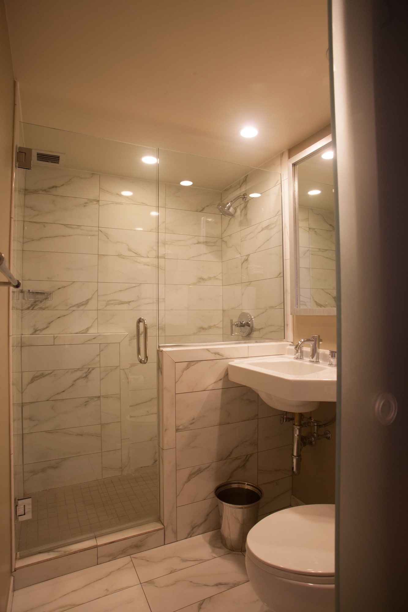 标准特大床房（带梳化床）