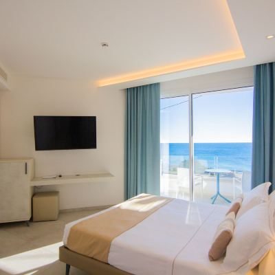Deluxe Double Room with Sea View Parco dei Principi Promo Code