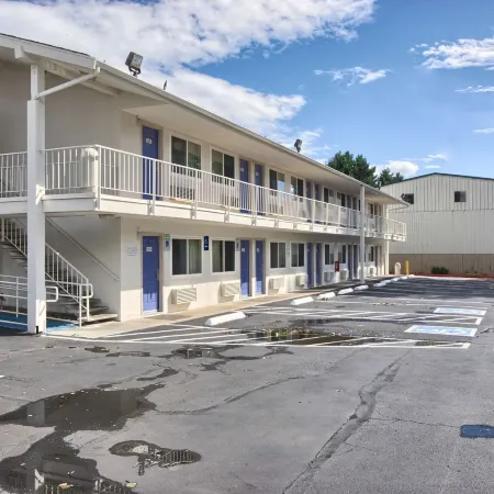 Motel 6 Everett, WA - North Отели в г. Эверетт