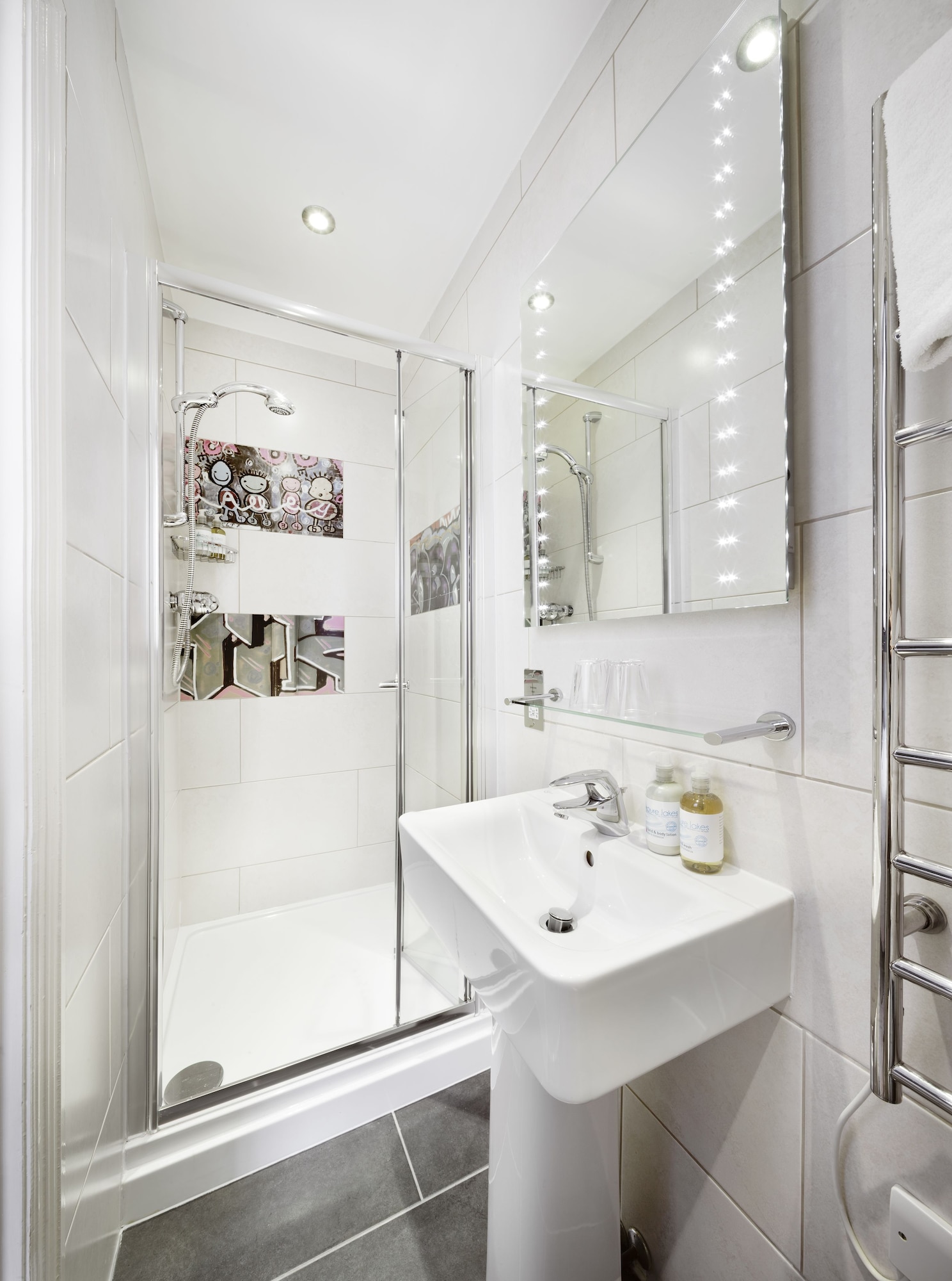 小型双人房（房间2一楼）