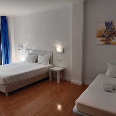 Double Room with Extra Bed Hotel Trafalgar Promo Code