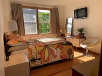 Groove-on-Grove.  Entire home in Nelson. Hotel di 