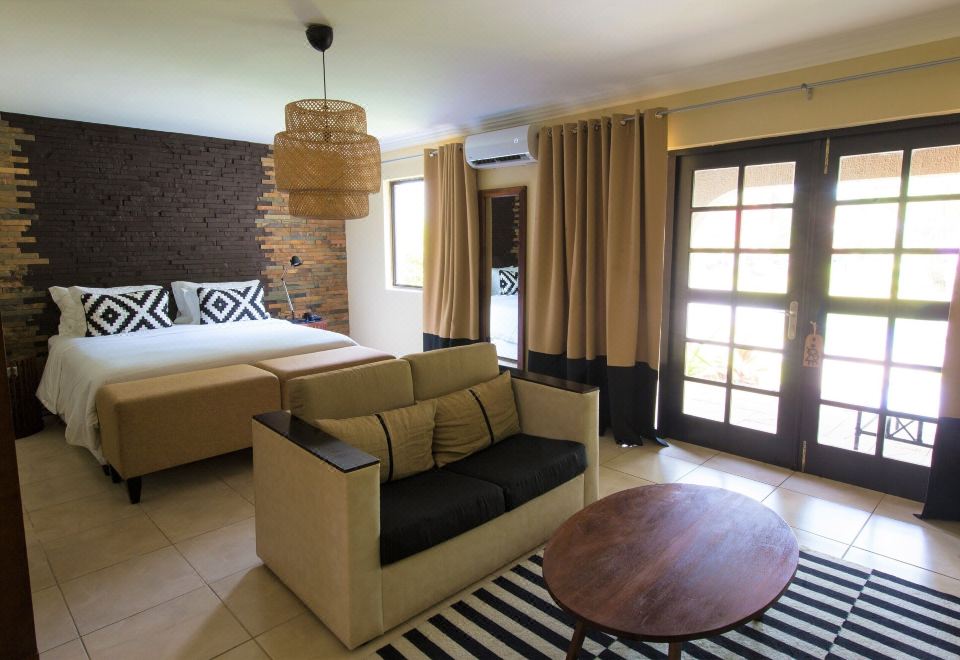 套房， 1 张双人床， 池畔